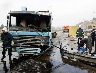 Φωτό και βίντεο από τη σφοδρή σύγκρουση φορτηγών στο 152 χλμ μεταξύ Αρκίτσας και Αγίου Κωνσταντίνου